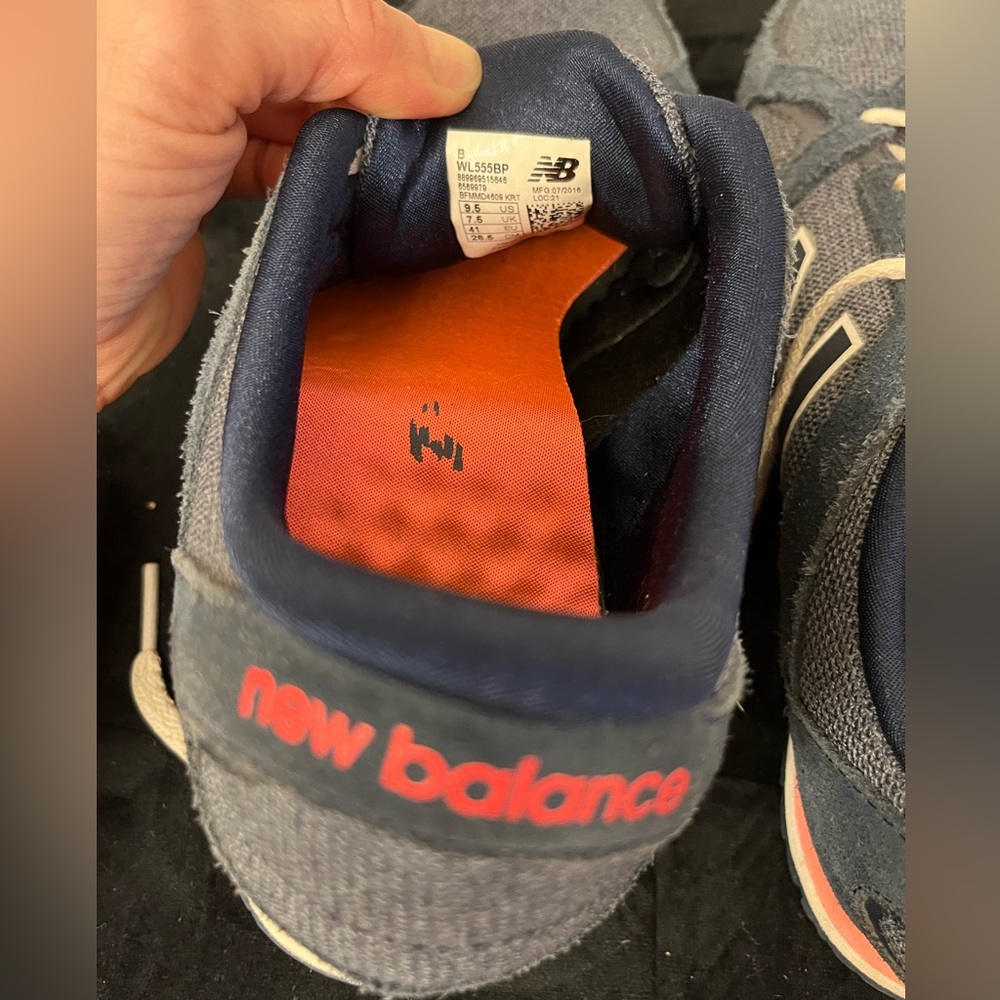 New Balance Women’s 555 Navy and Coral Sneakers - Picture 6 of 8
